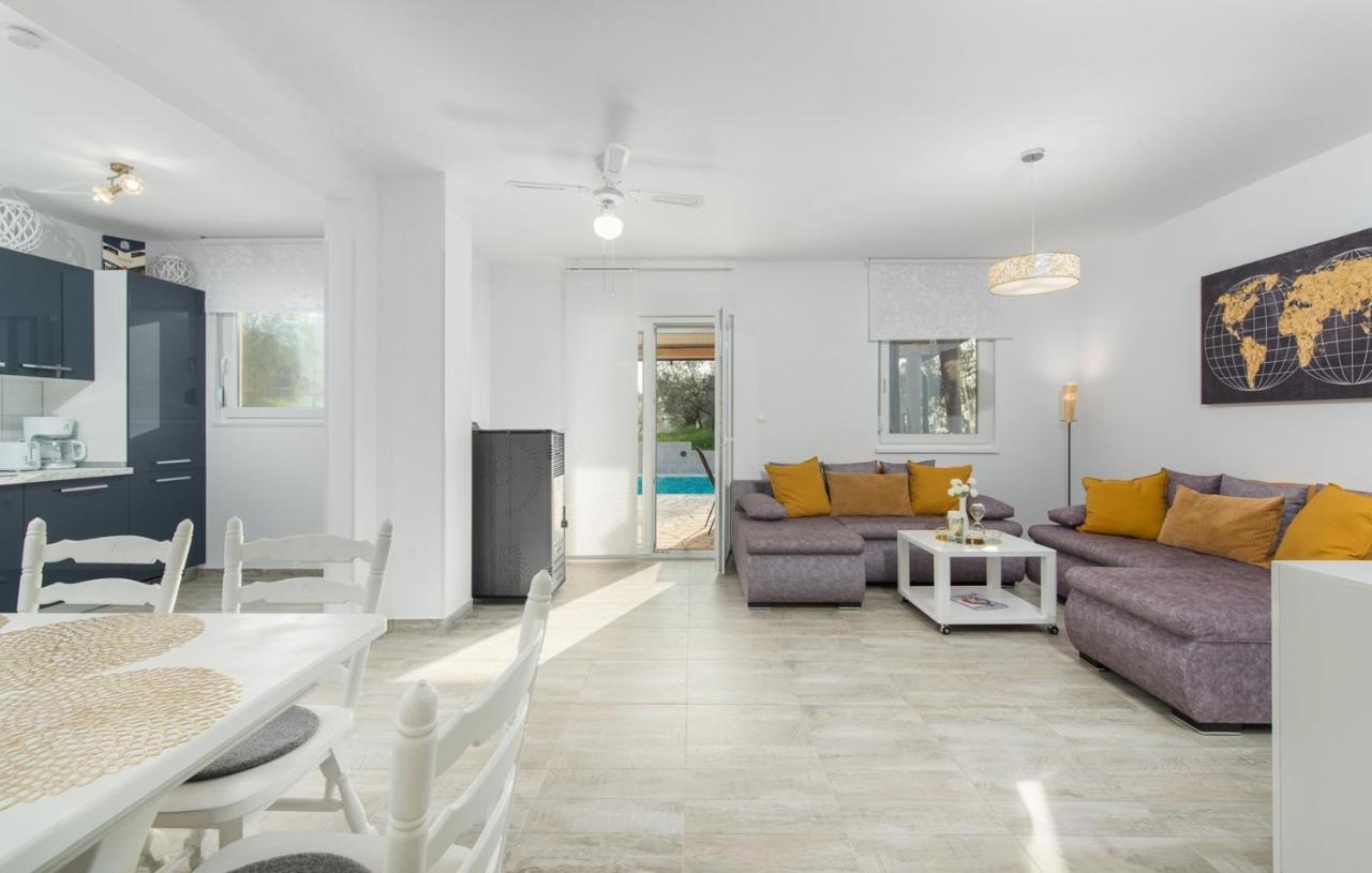 Villa Pendolina With Private Pool Buje Exterior photo