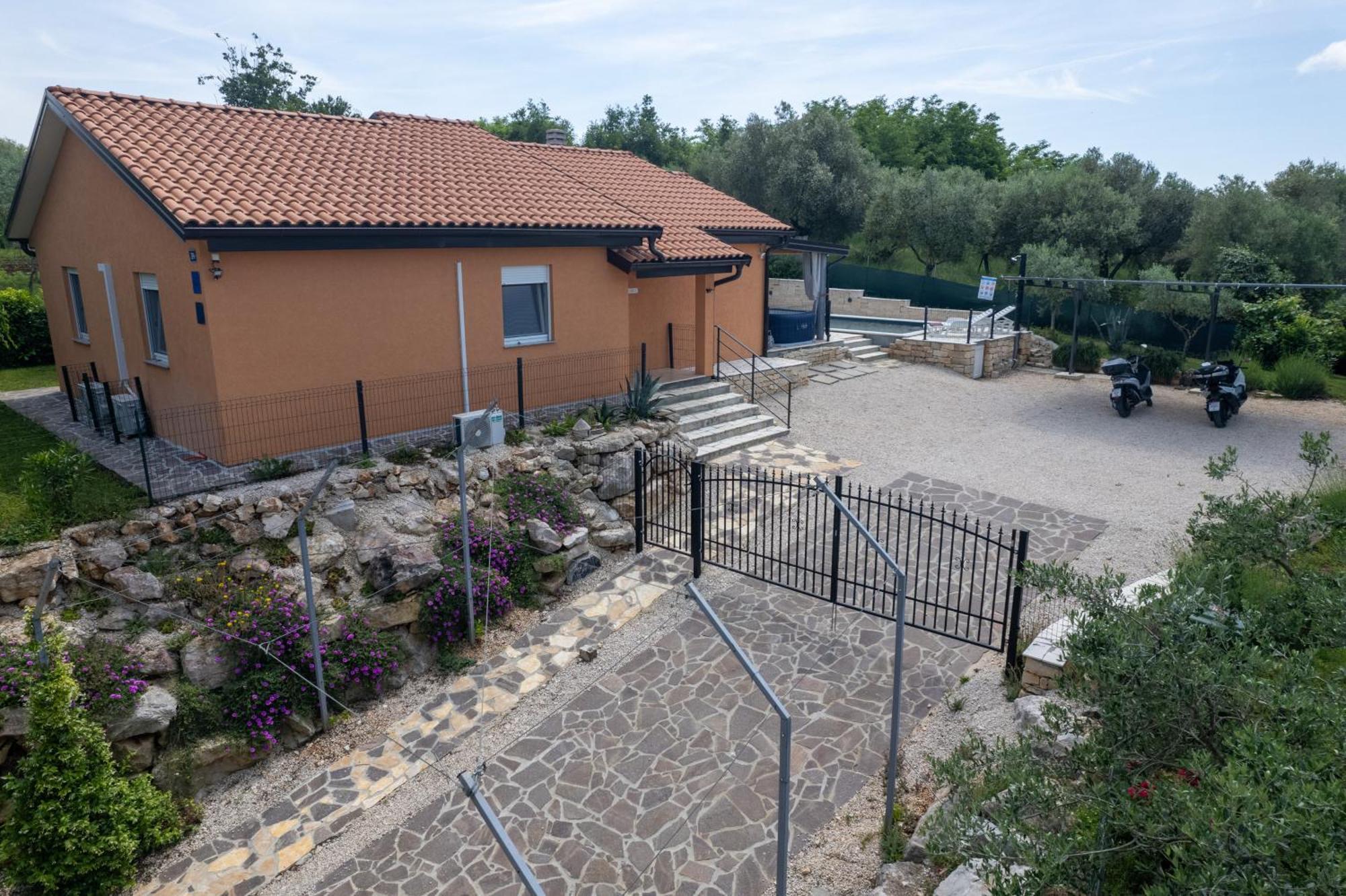 Villa Pendolina With Private Pool Buje Exterior photo